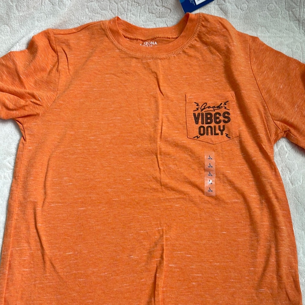 Arizona boys large tee NWT